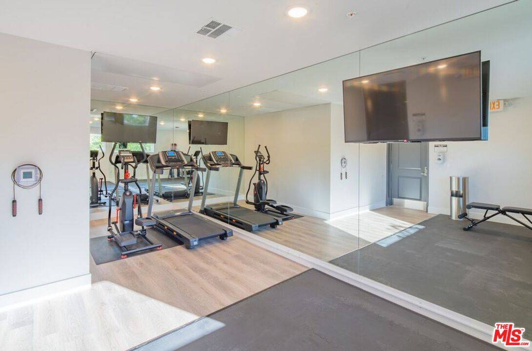 Los Angeles, CA 90034,3672 Jasmine Ave #101