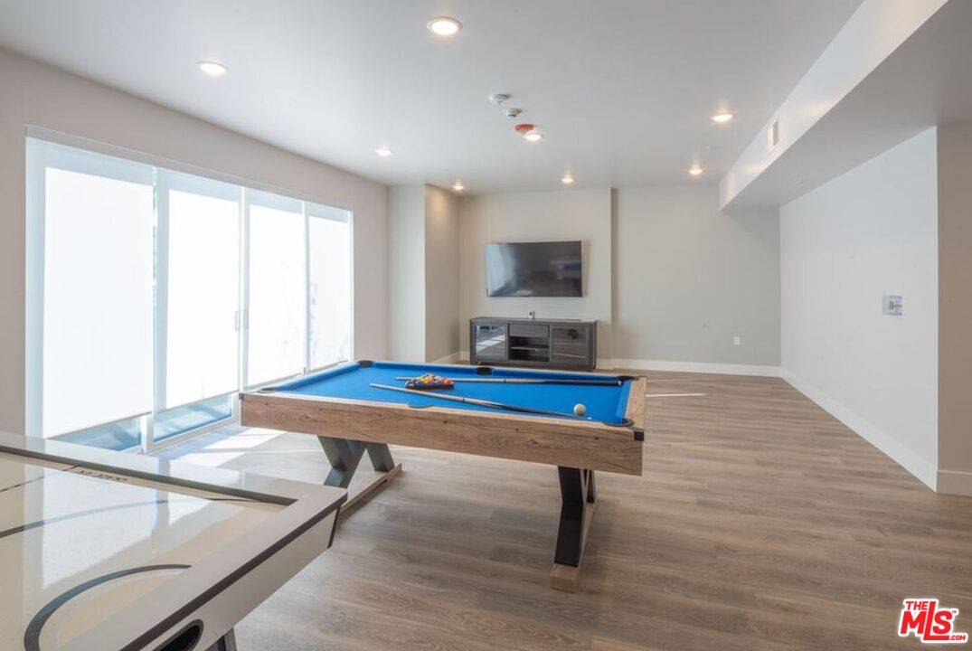 Los Angeles, CA 90034,3672 Jasmine Ave #101