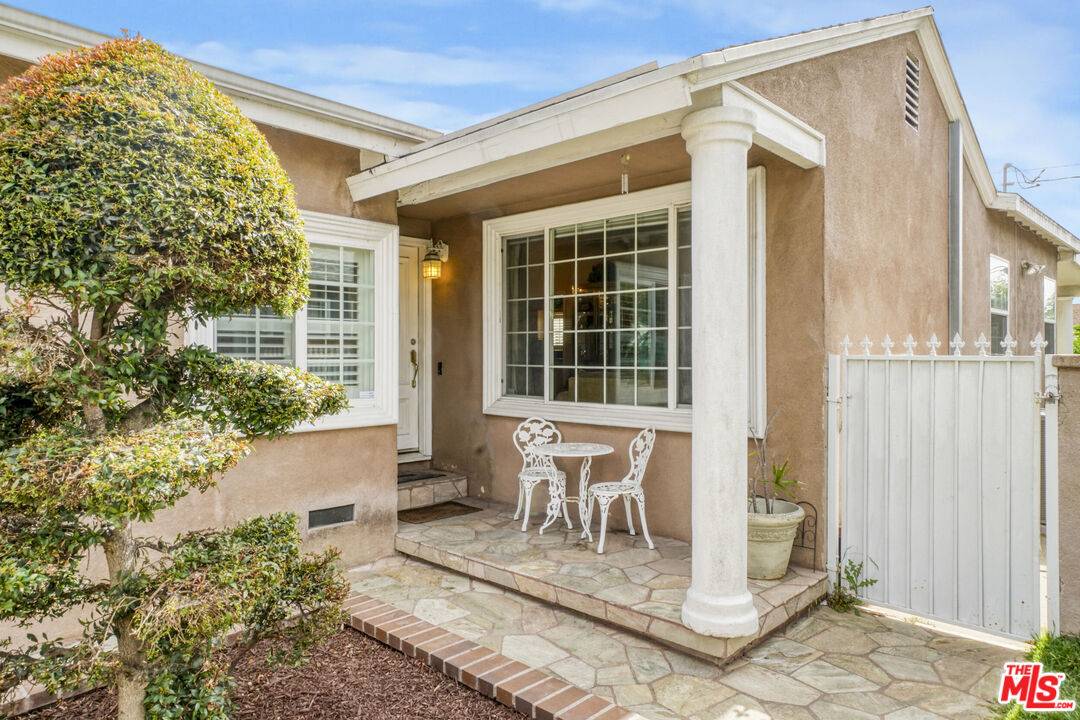 Hawthorne, CA 90250,11731 Cimarron Ave