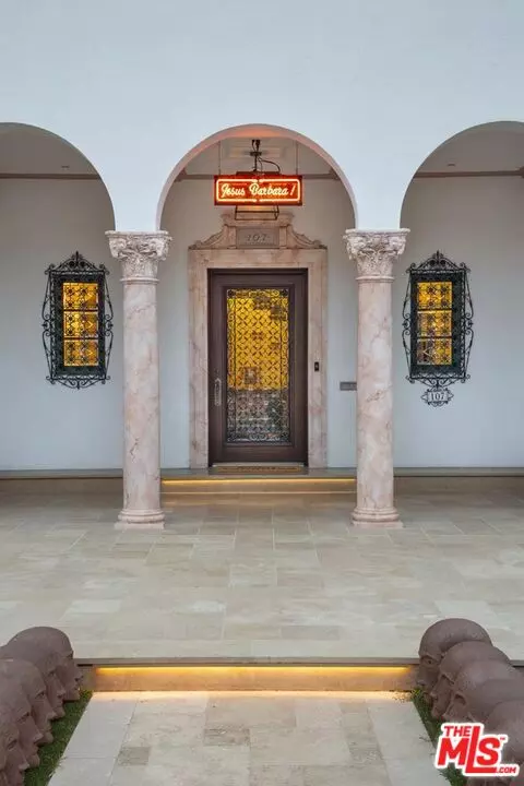 Los Angeles, CA 90005,107 Fremont Pl