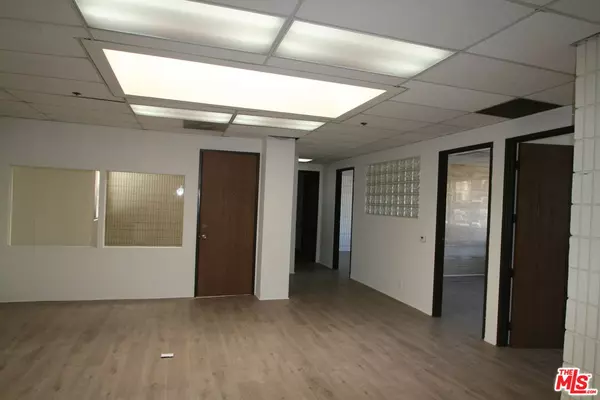 Santa Monica, CA 90401,1431 7th St #301