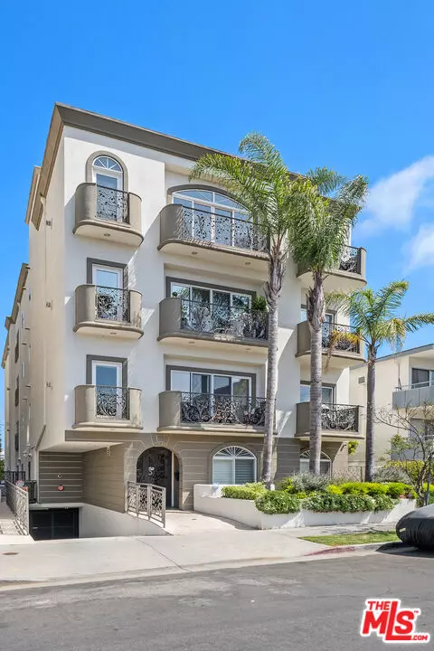 11840 Dorothy St #202, Los Angeles, CA 90049