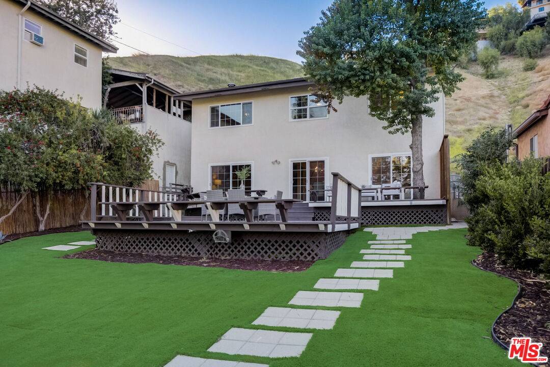 Woodland Hills, CA 91364,4990 Llano Dr