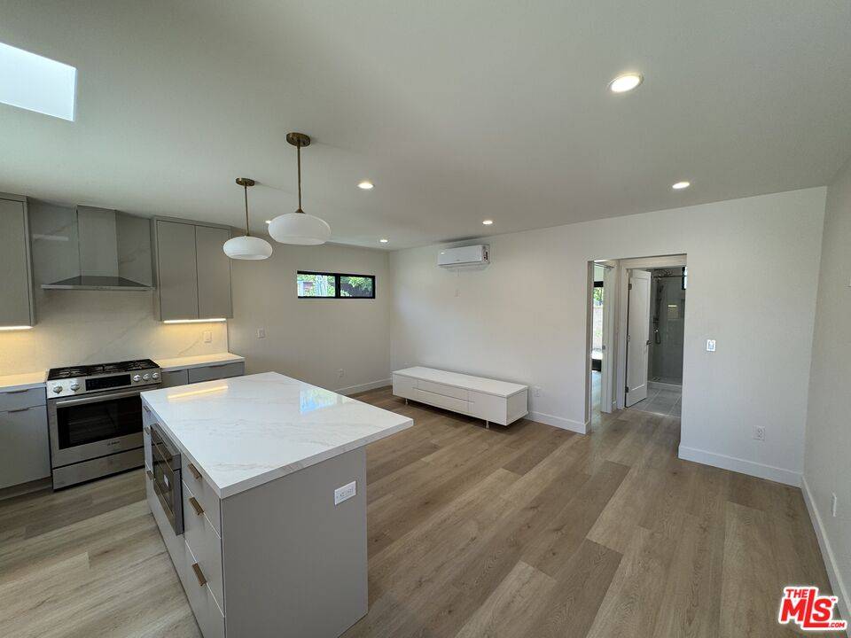 Los Angeles, CA 90045,7808 Truxton Ave
