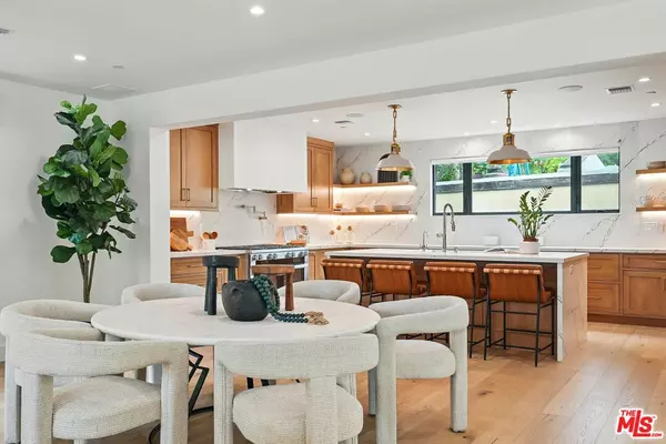 Bel Air, CA 90077,913 N Beverly Glen Blvd