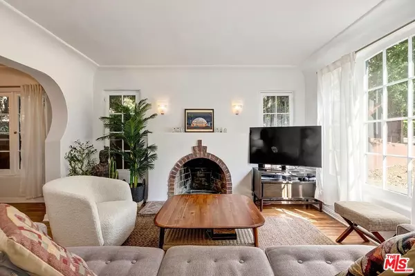 Los Angeles, CA 90068,3484 Oak Glen Dr