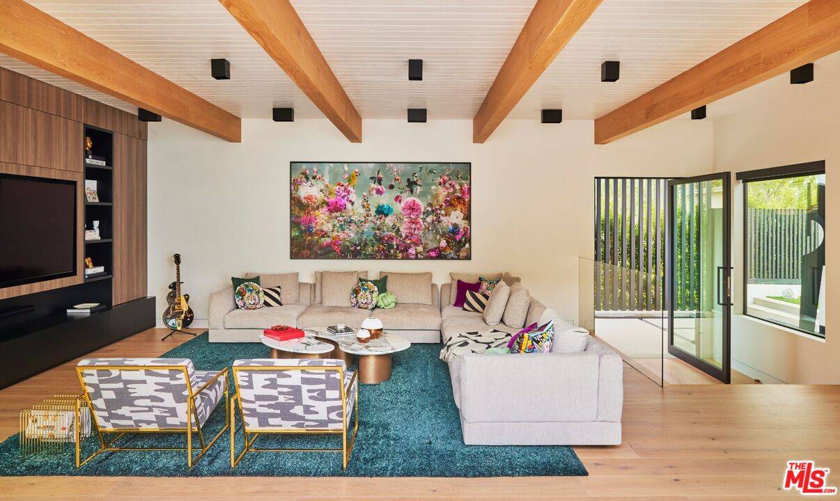 Beverly Hills, CA 90210,9455 Eden Dr