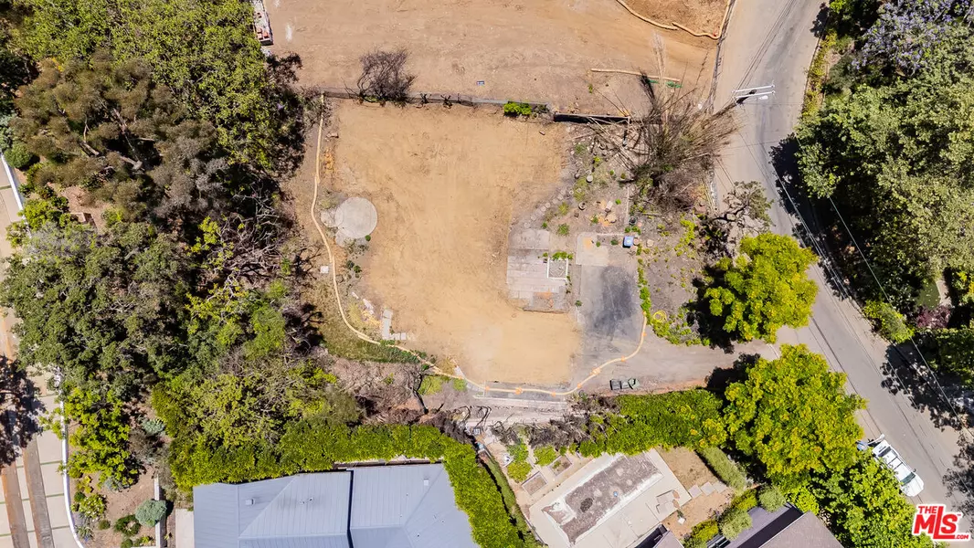 1022 Maroney Ln, Pacific Palisades, CA 90272