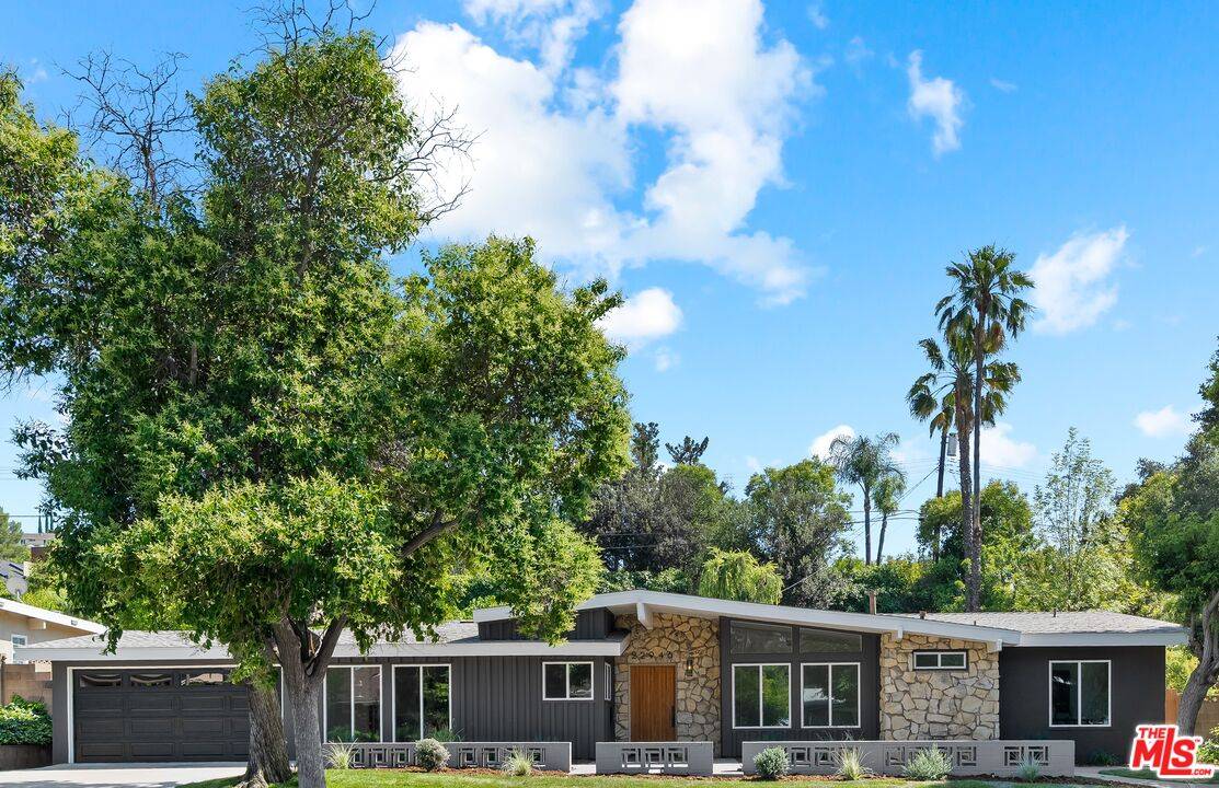 Woodland Hills, CA 91364,22946 Brenford St