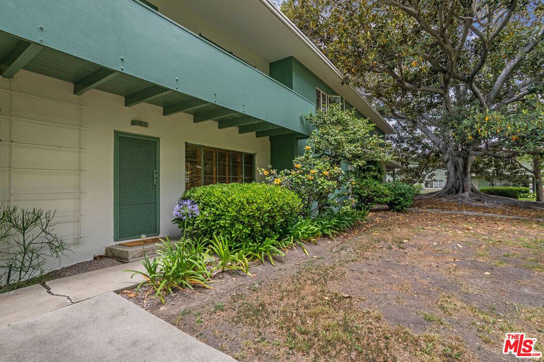 Los Angeles, CA 90016,5453 Village Green