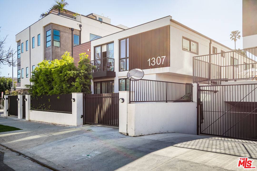 Los Angeles, CA 90028,1307 Tamarind Ave ##2