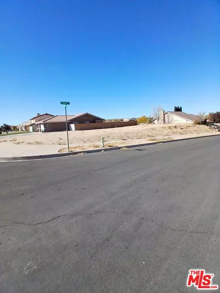 14020 N Topmast Dr, Helendale, CA 92342