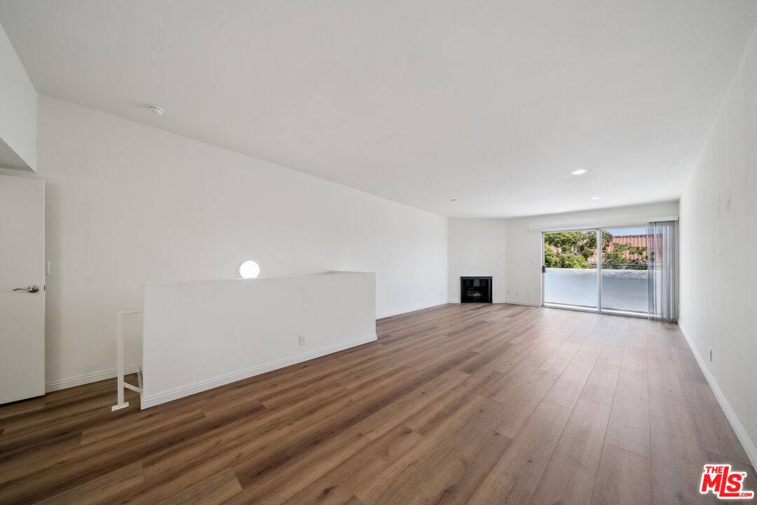 870 Crenshaw Blvd #214, Los Angeles, CA 90005