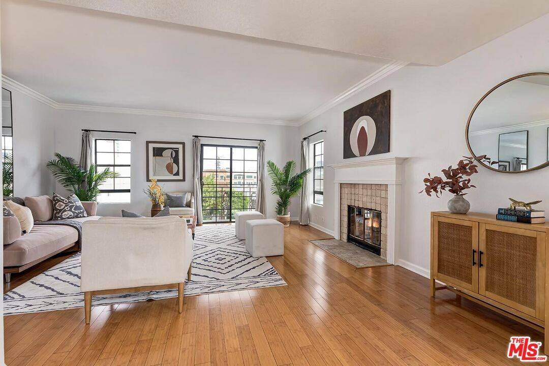 Los Angeles, CA 90049,11827 Goshen Ave #201