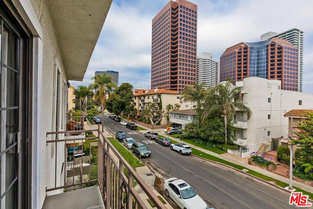 Los Angeles, CA 90049,11827 Goshen Ave #201