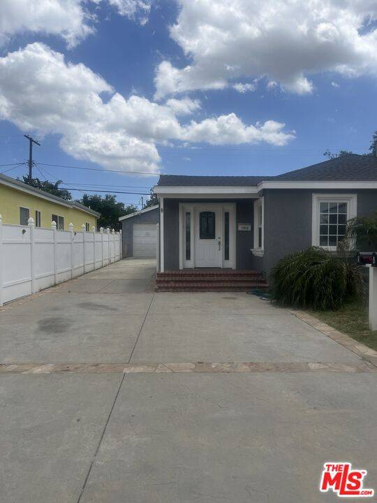 Delano St, Tarzana, CA 91335