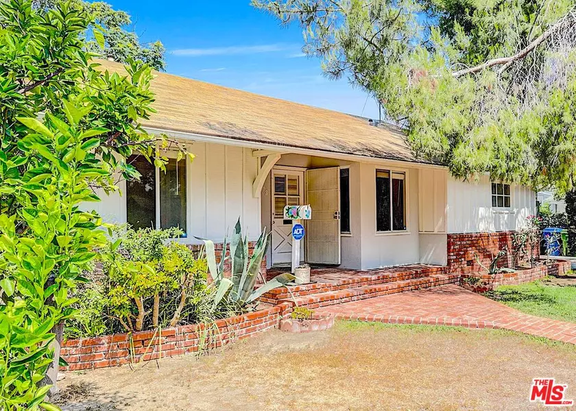 7903 Amestoy Ave, Van Nuys, CA 91406