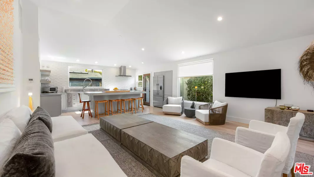 720 Angelus Pl, Venice, CA 90291