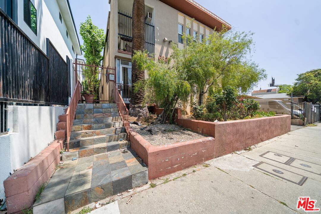 6827 Leland Ave, Los Angeles, CA 90028