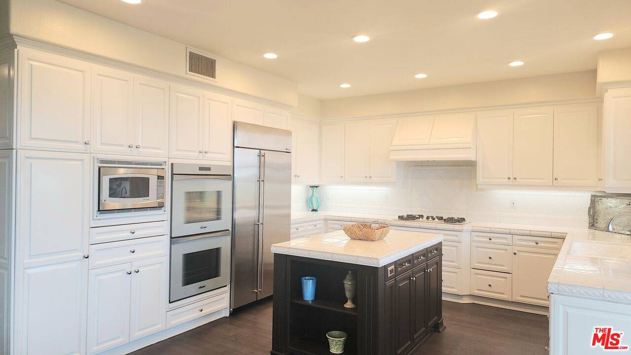 Newport Coast, CA 92657,5 Marisol