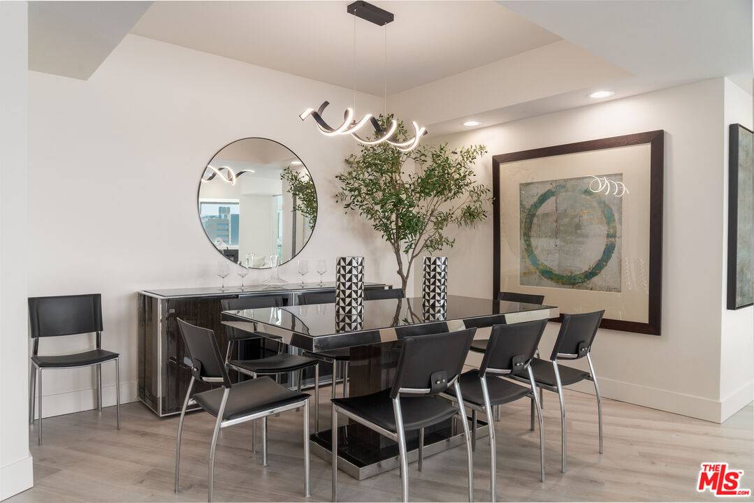 Marina Del Rey, CA 90292,13600 Marina Pointe Dr #906
