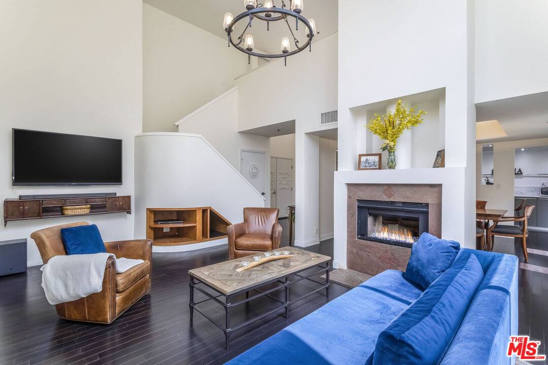410 S Barrington Ave #309, Los Angeles, CA 90049