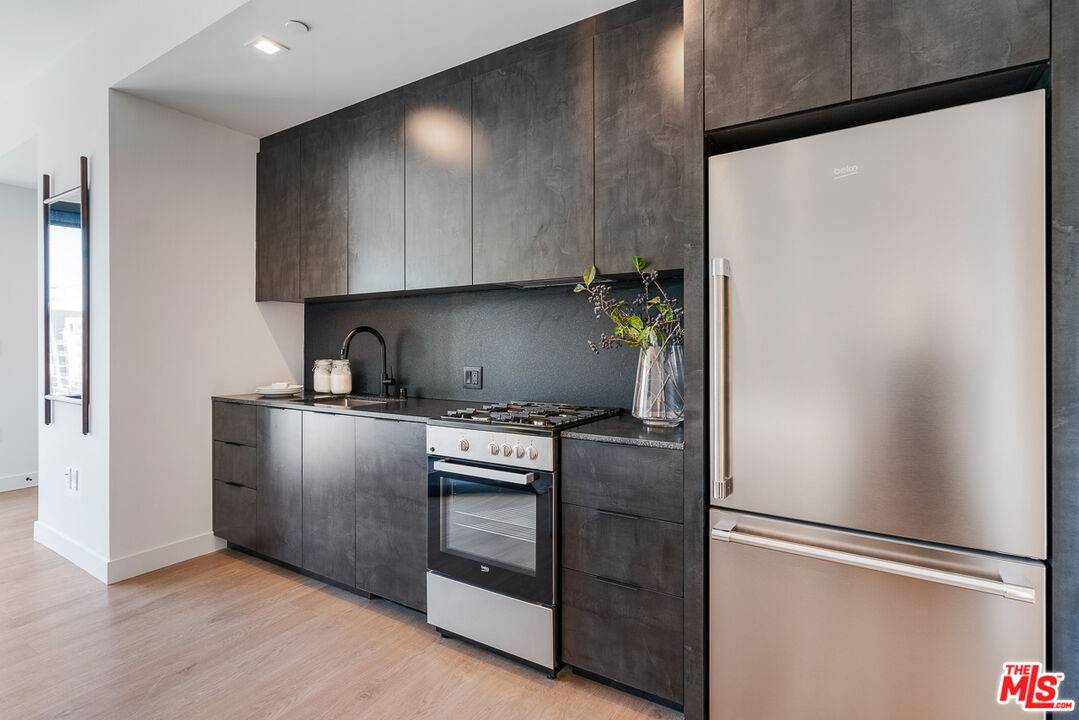 Los Angeles, CA 90034,10700 Tabor St #219