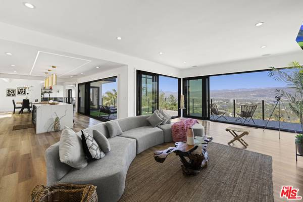 7308 Pacific View Dr, Los Angeles, CA 90068
