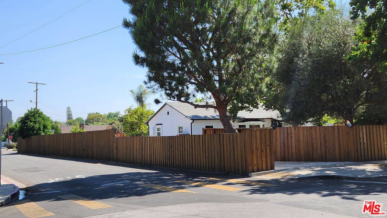 Van Nuys, CA 91401,13440 Erwin St