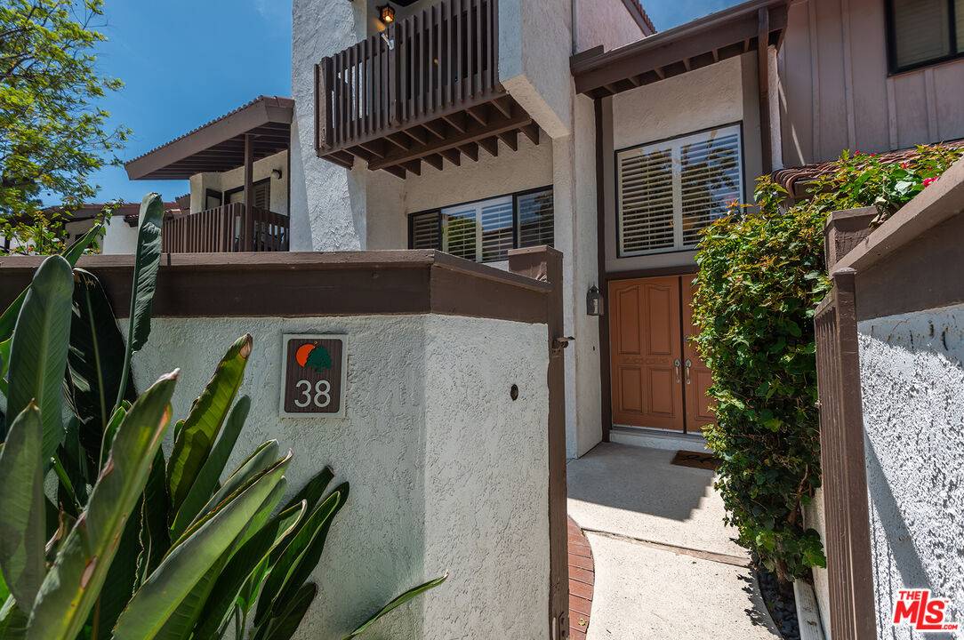 Woodland Hills, CA 91367,6265 Canoga Ave #38