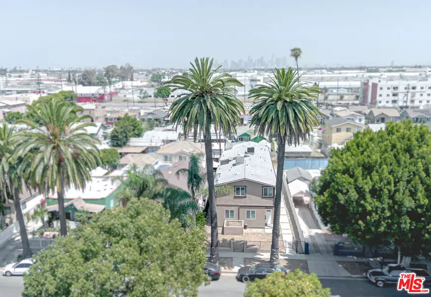 827 E 74th St, Los Angeles, CA 90001