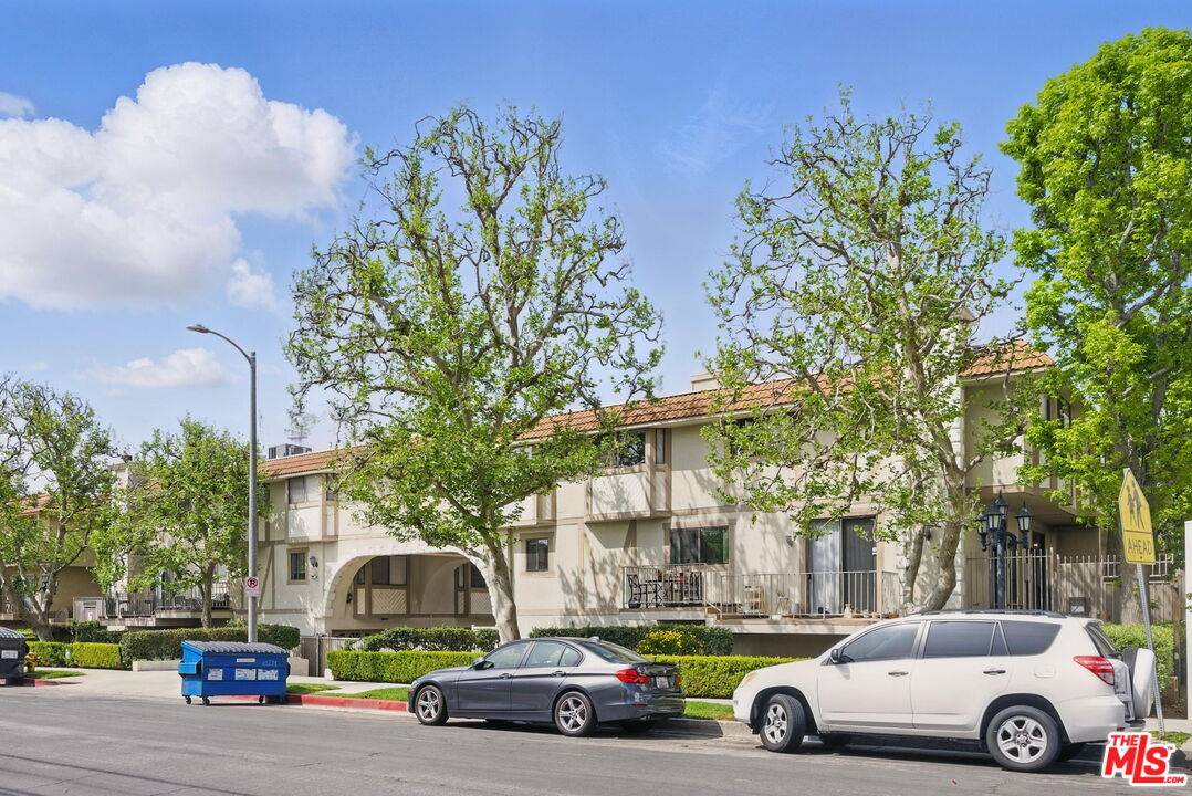 10229 Variel Ave #2, Chatsworth, CA 91311