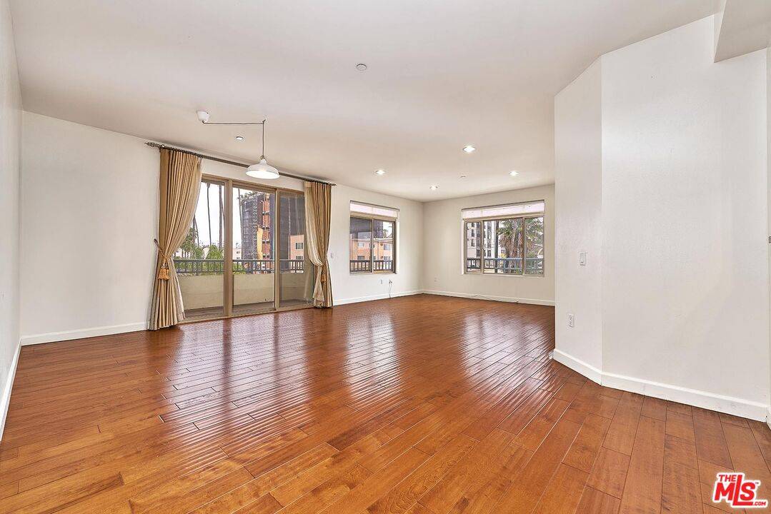Los Angeles, CA 90006,991 Arapahoe St #301A
