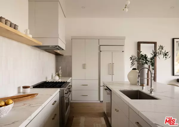 Sherman Oaks, CA 91423,3916 Glenridge Dr