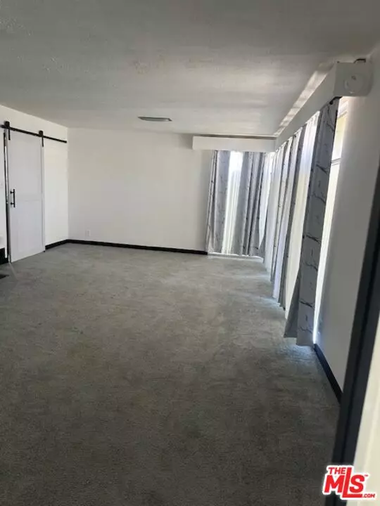 Inglewood, CA 90301,204 Regent Cir