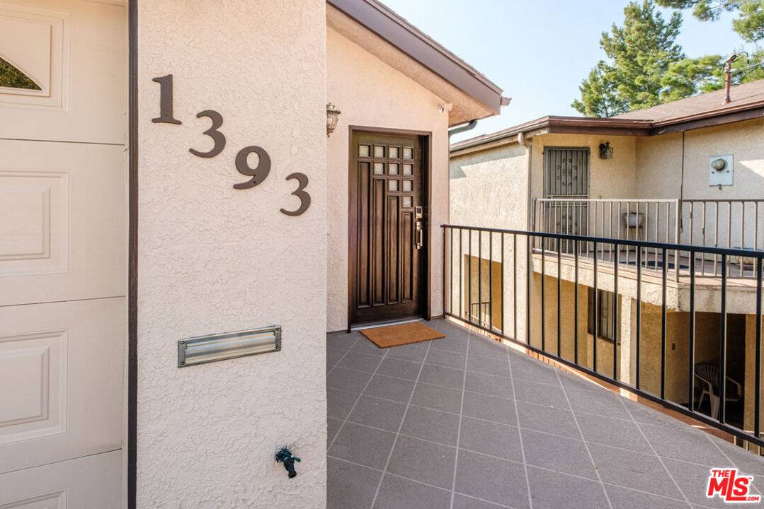 Los Angeles, CA 90042,1393 N Avenue 57