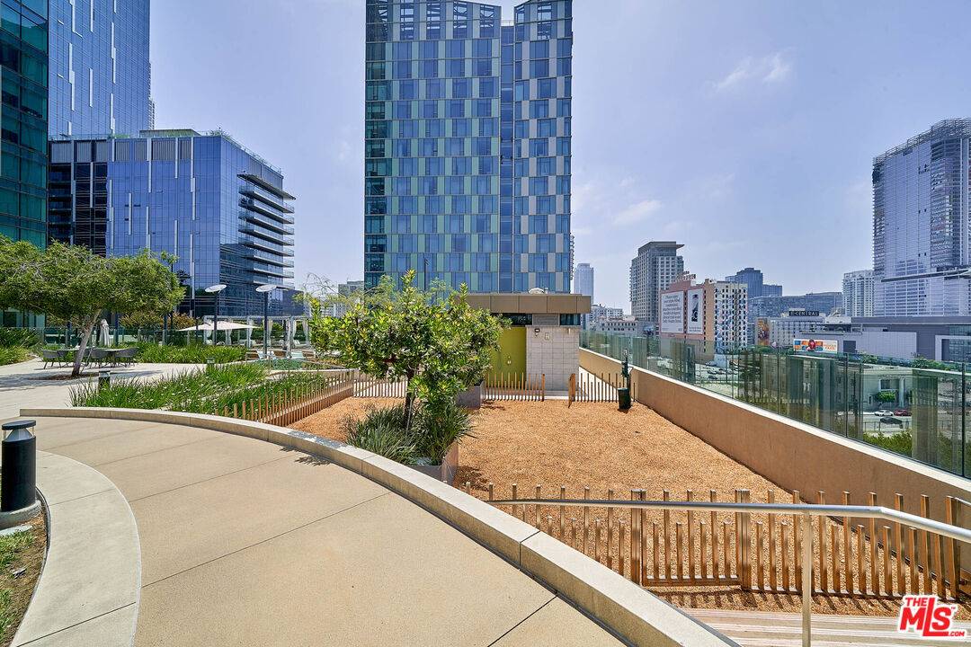Los Angeles, CA 90017,889 Francisco St #3006