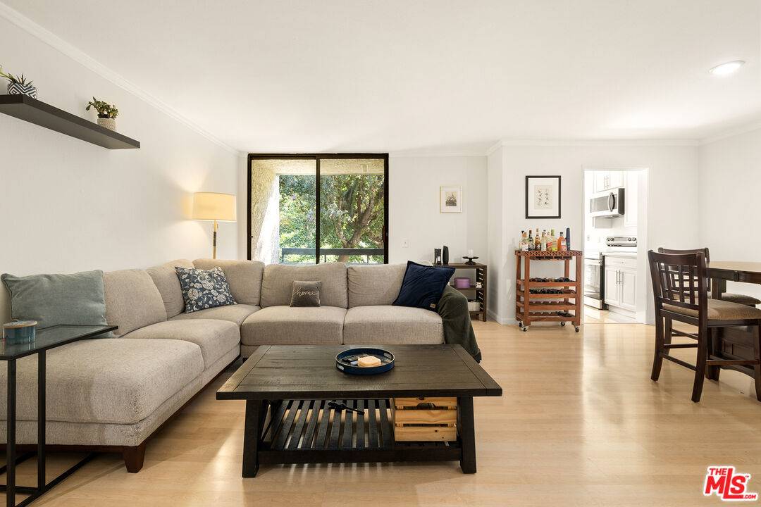 Los Angeles, CA 90042,4049 Via Marisol #217