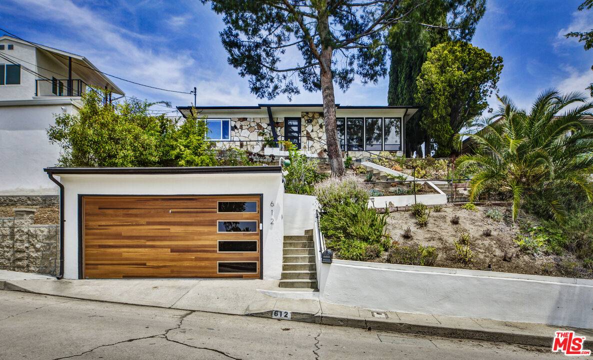 612 N Luton Dr, Glendale, CA 91206