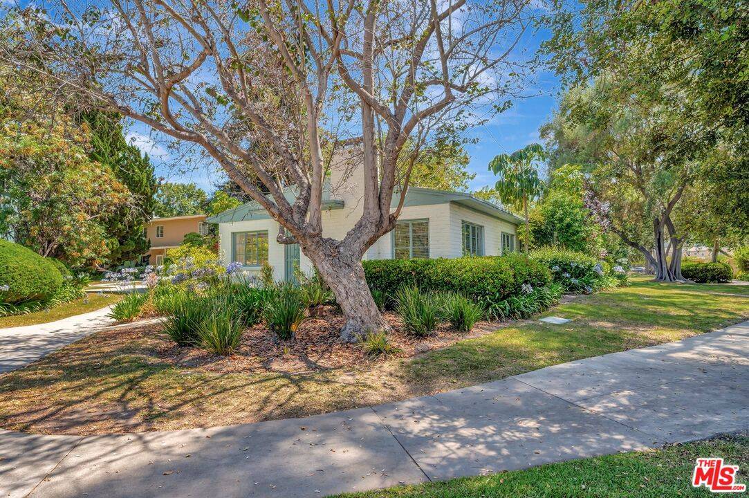 Los Angeles, CA 90016,5513 Village Grn