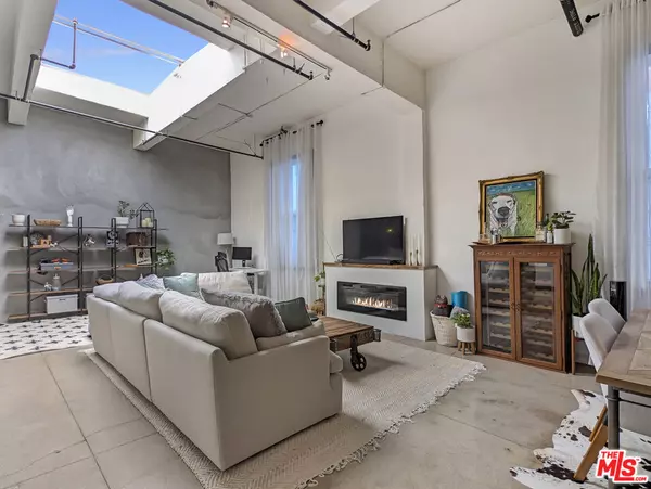 738 S Los Angeles St #707, Los Angeles, CA 90014