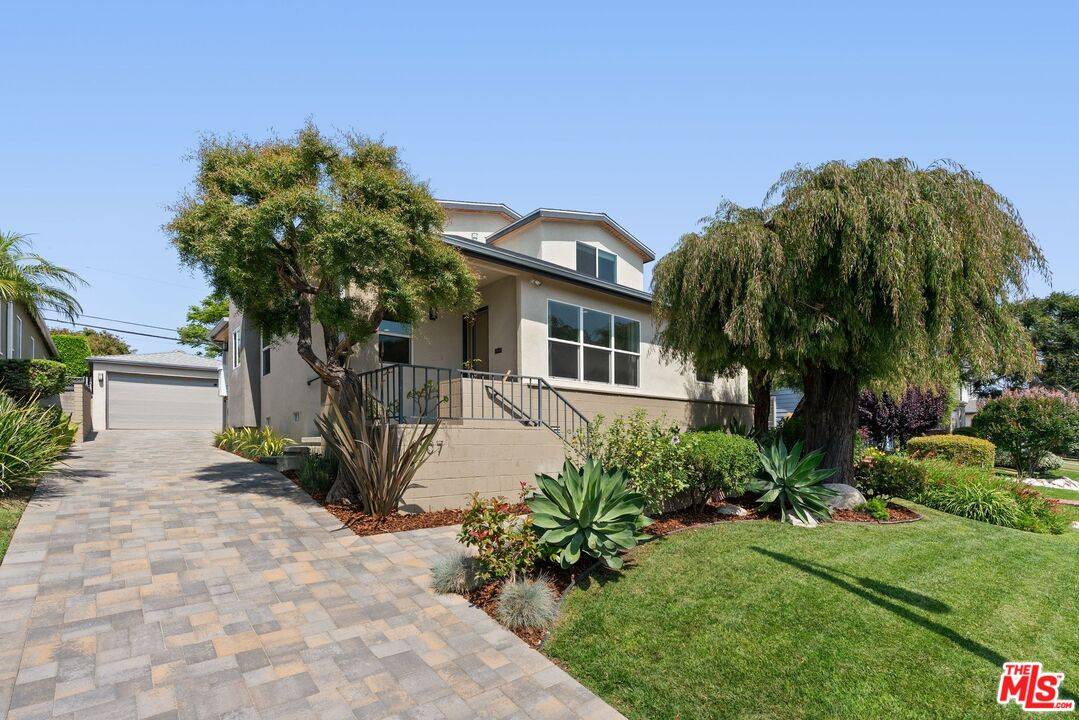 Los Angeles, CA 90045,8107 Yorktown Ave