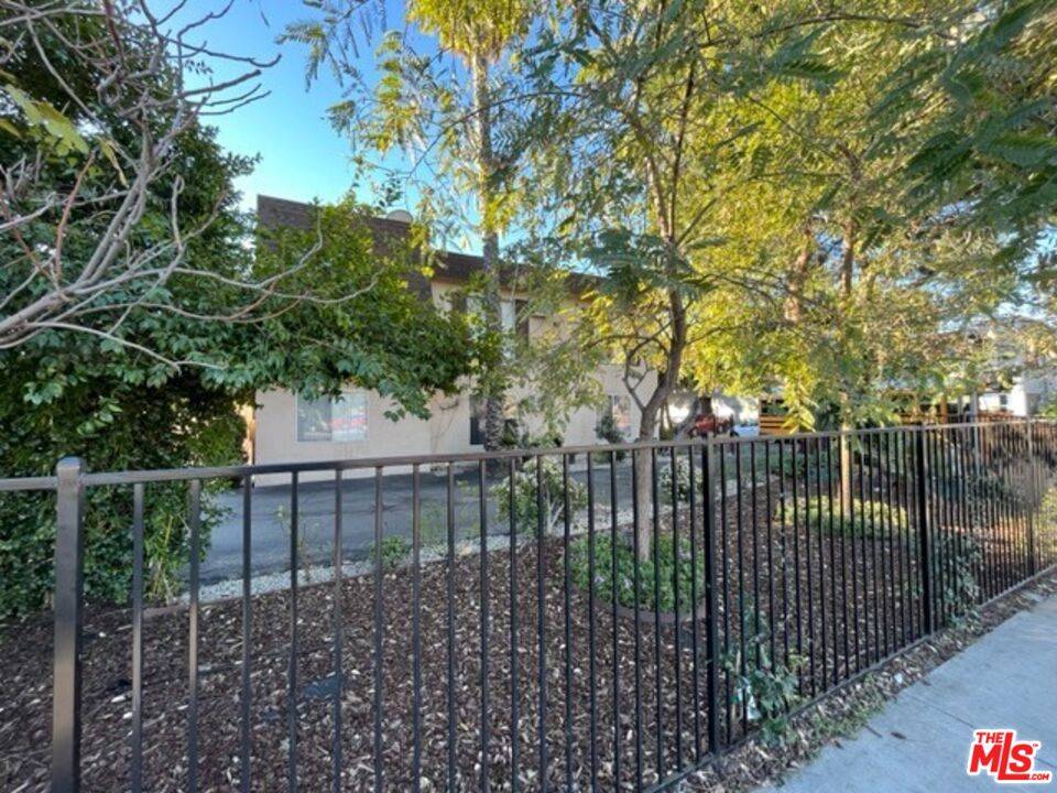 Van Nuys, CA 91401,13060 Victory Blvd