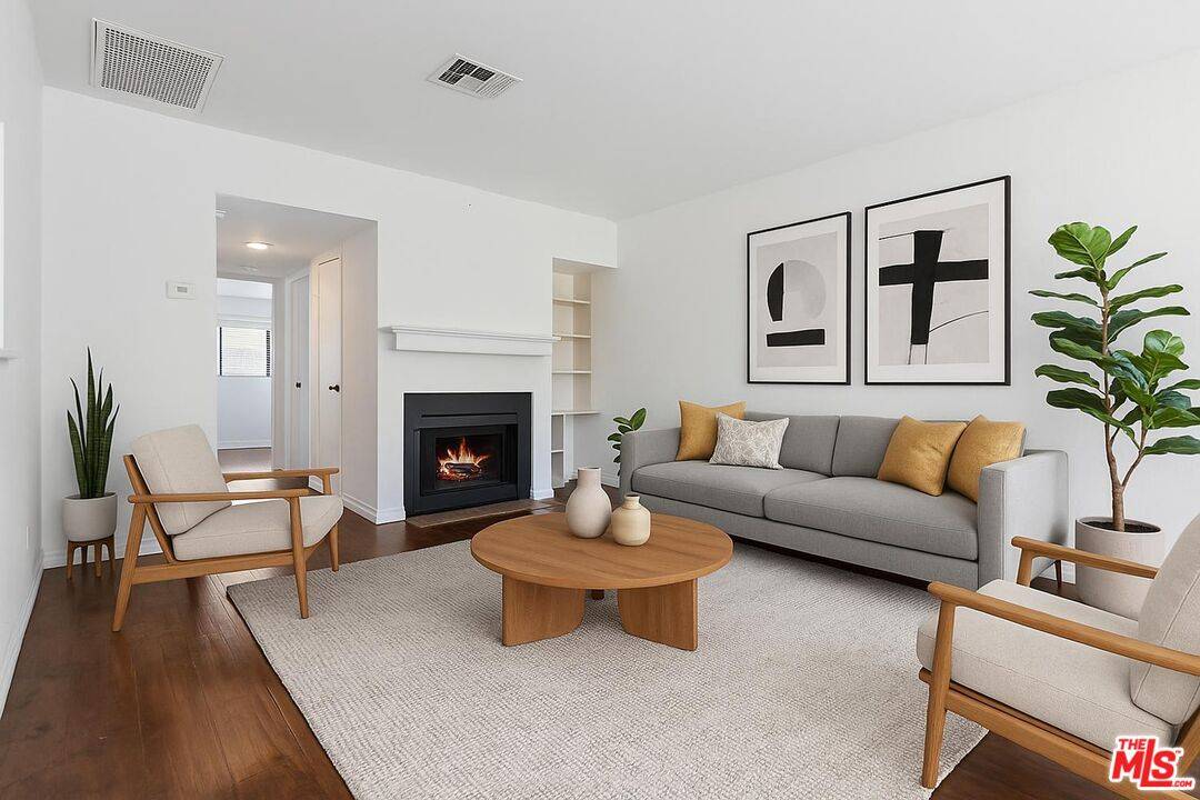 5322 Colodny Dr #9, Agoura Hills, CA 91301