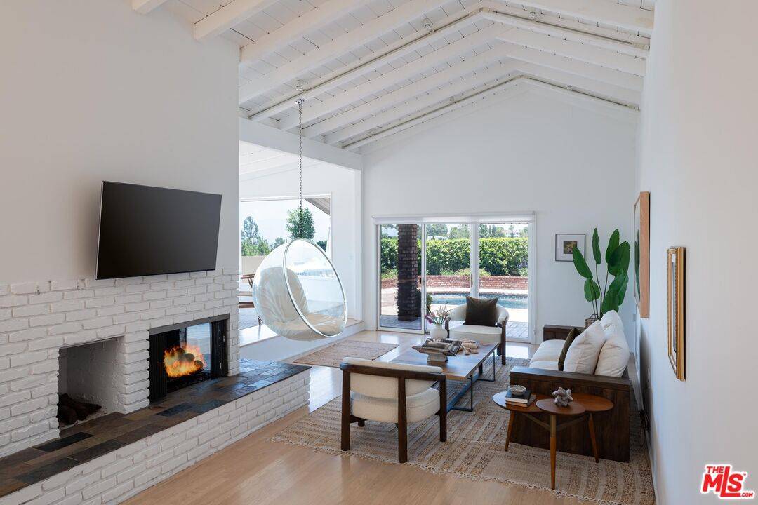 Sherman Oaks, CA 91403,15946 Tobin Way