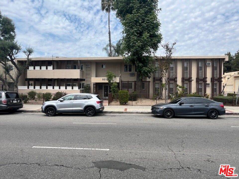 8615 Balboa Blvd, Northridge, CA 91325
