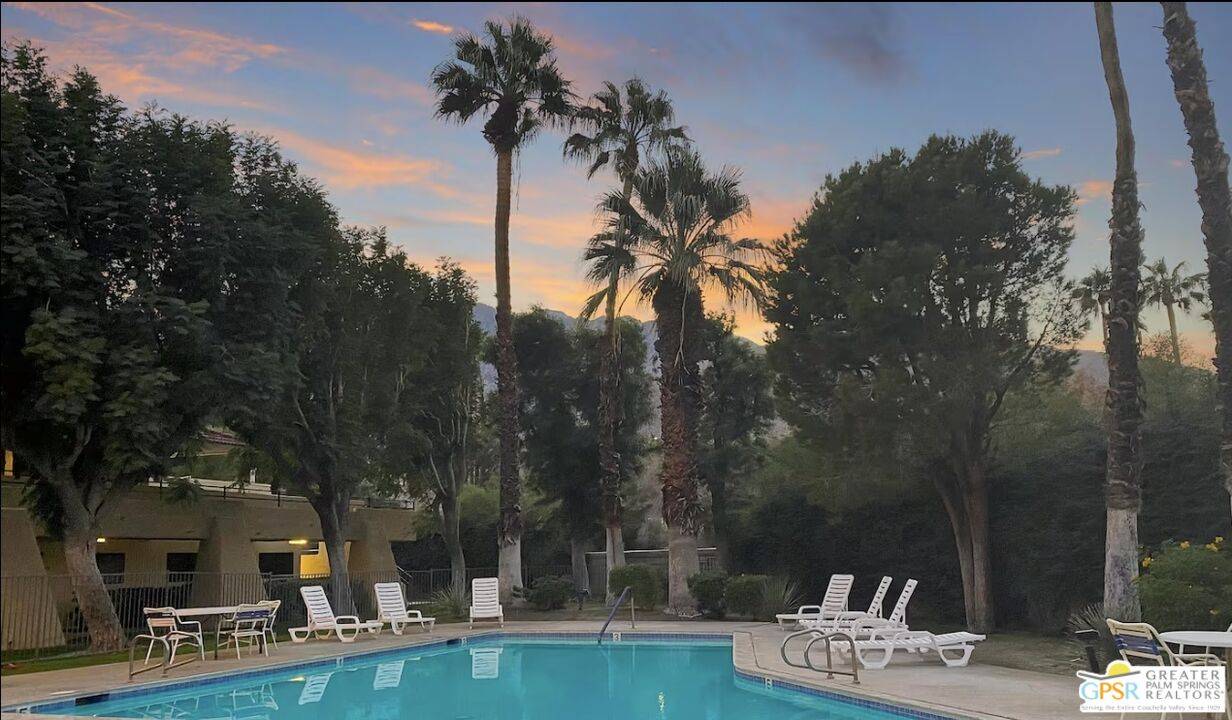 751 N Los Felices Cir #206, Palm Springs, CA 92262