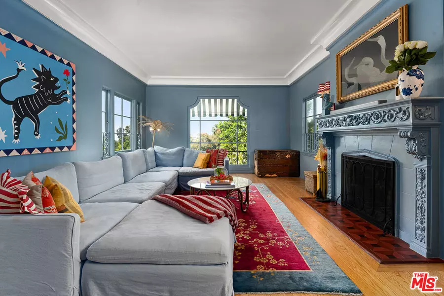 7918 Hillside Ave, Los Angeles, CA 90046