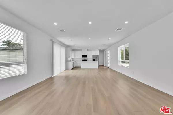 North Hills, CA 91343,8702 N Silver Way