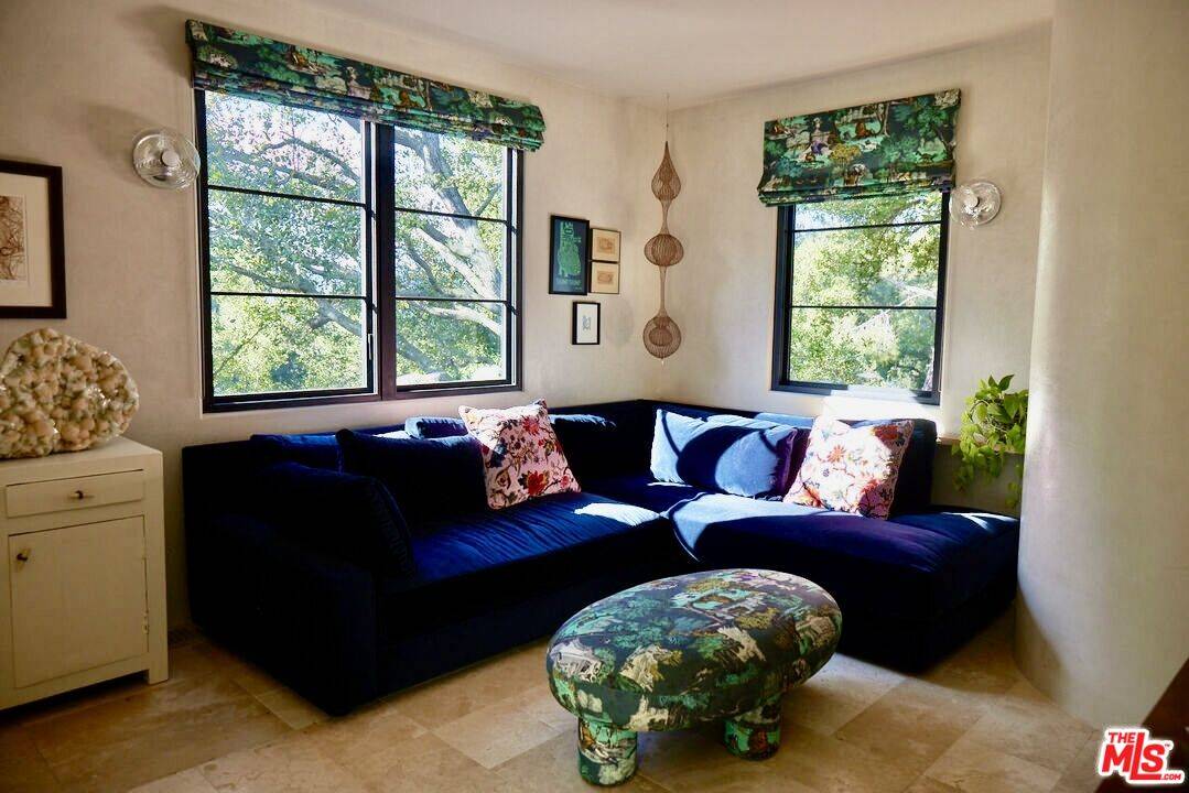 Topanga, CA 90290,21165 Entrada Rd